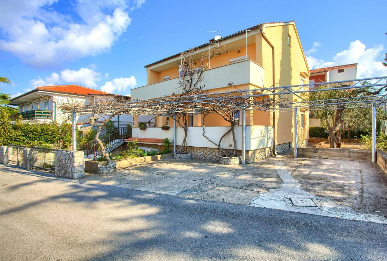 Apartments Petra Krk Town Eksteriør billede