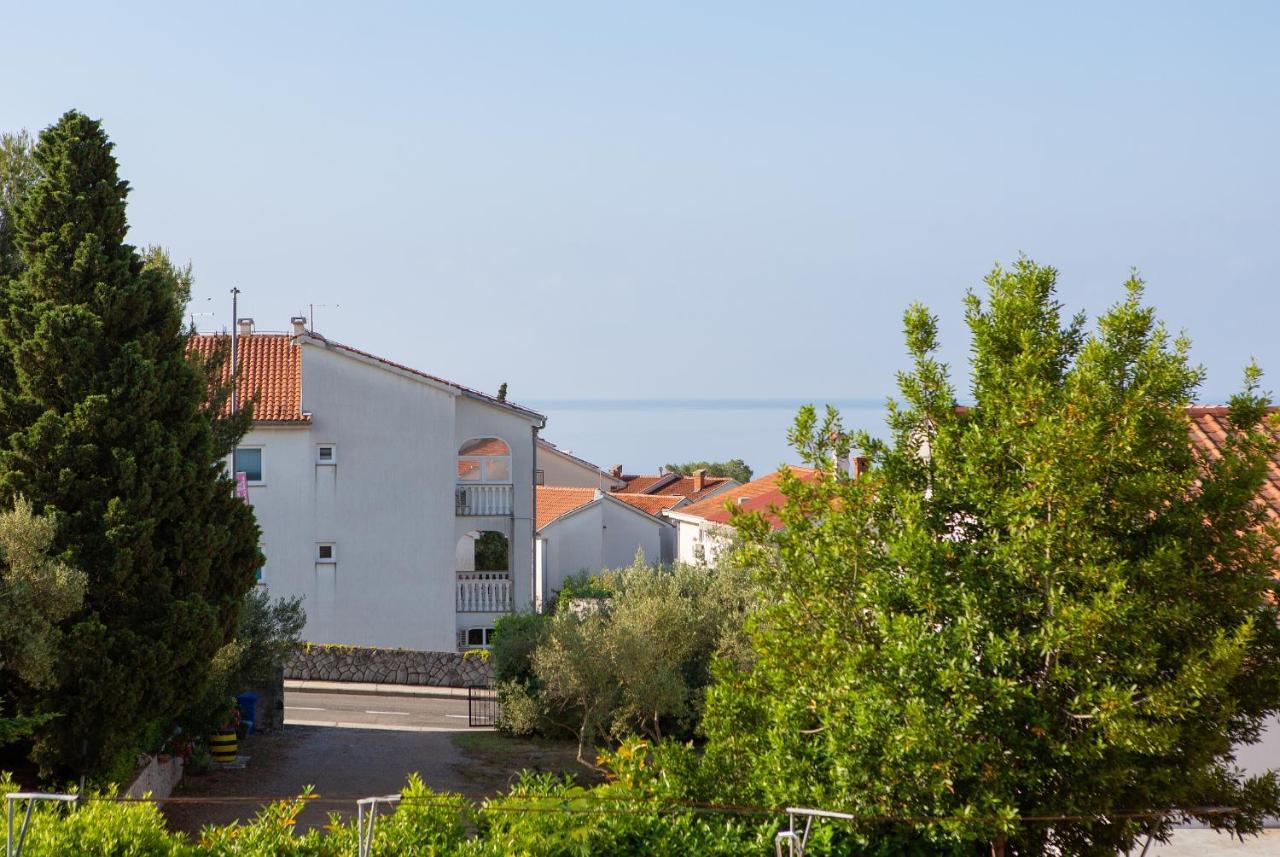 Apartments Petra Krk Town Eksteriør billede